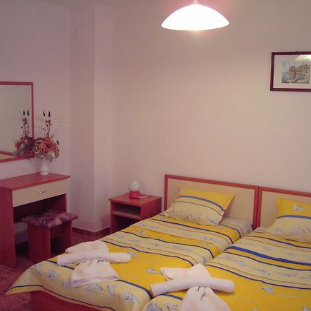 Nelly Guest House Ravda Luaran gambar