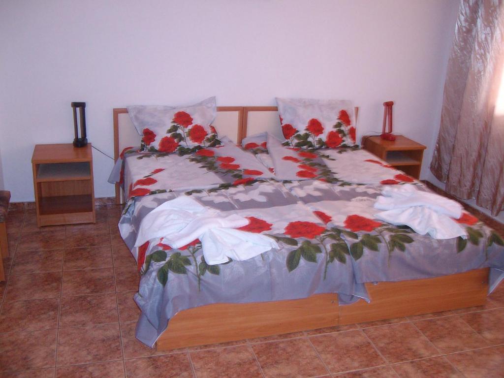 Nelly Guest House Ravda Bilik gambar