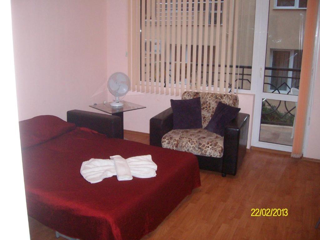 Nelly Guest House Ravda Bilik gambar