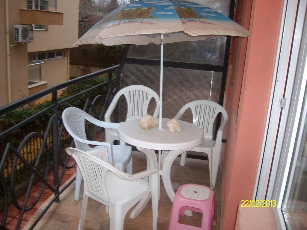 Nelly Guest House Ravda Bilik gambar
