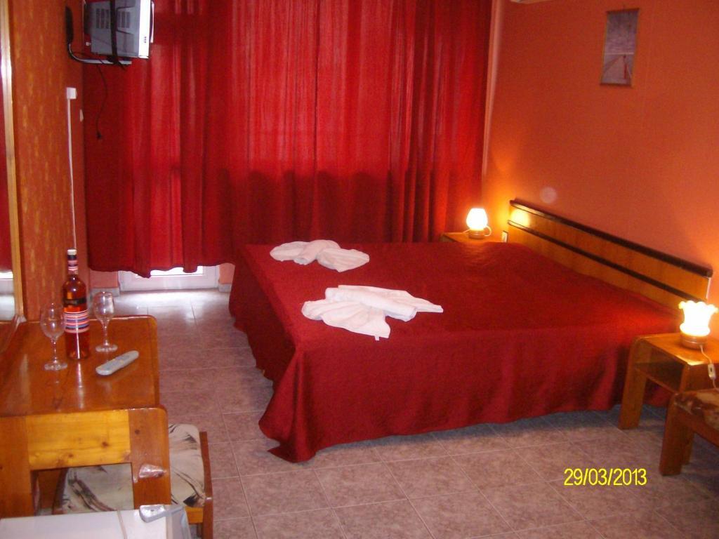 Nelly Guest House Ravda Bilik gambar