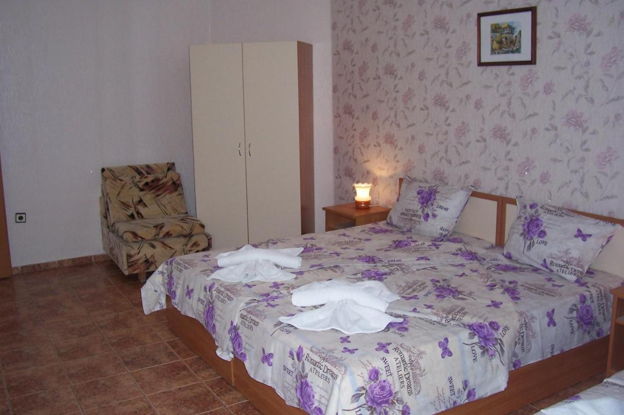 Nelly Guest House Ravda Luaran gambar
